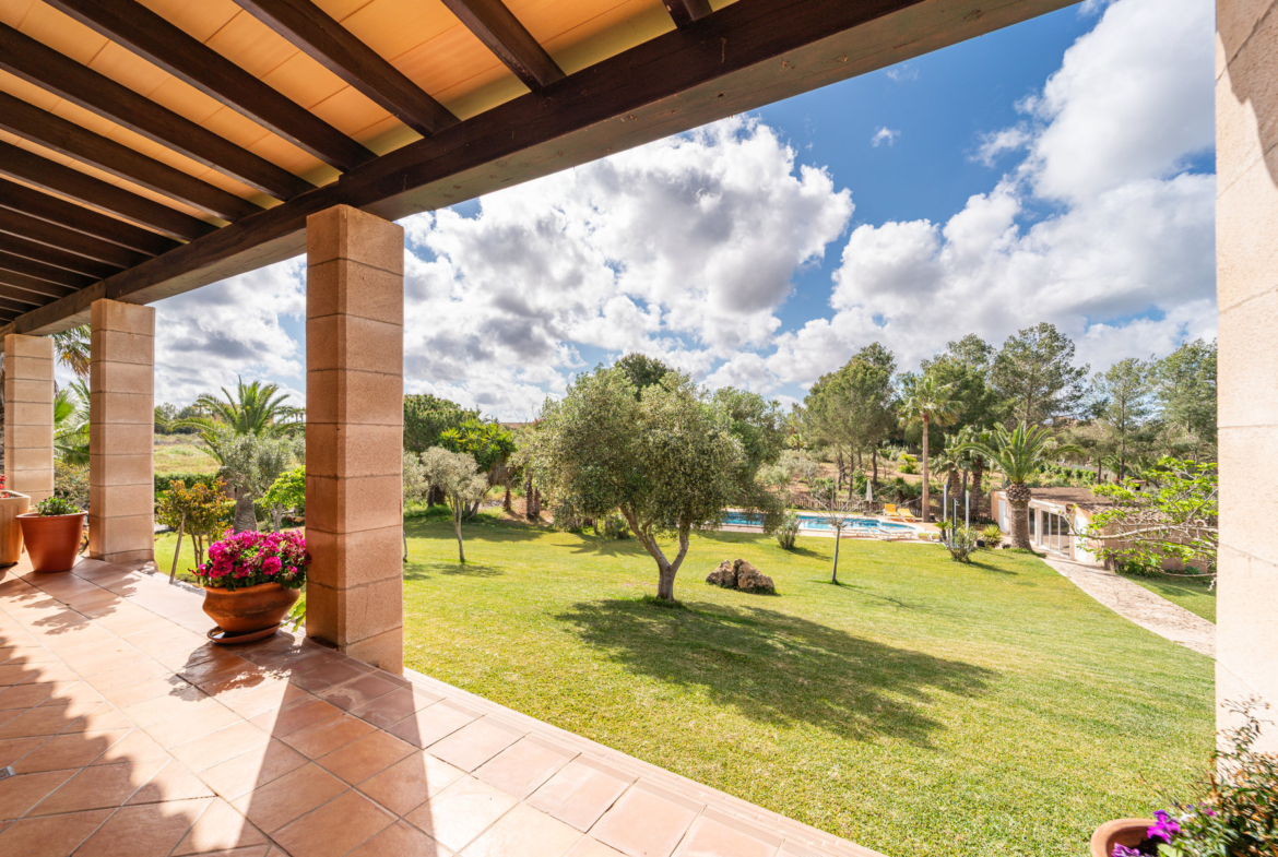 Casa de campo con vistas al mar en Colonia de Sant Jordi — 307 m², 5 dorm., piscina salada 52 m²