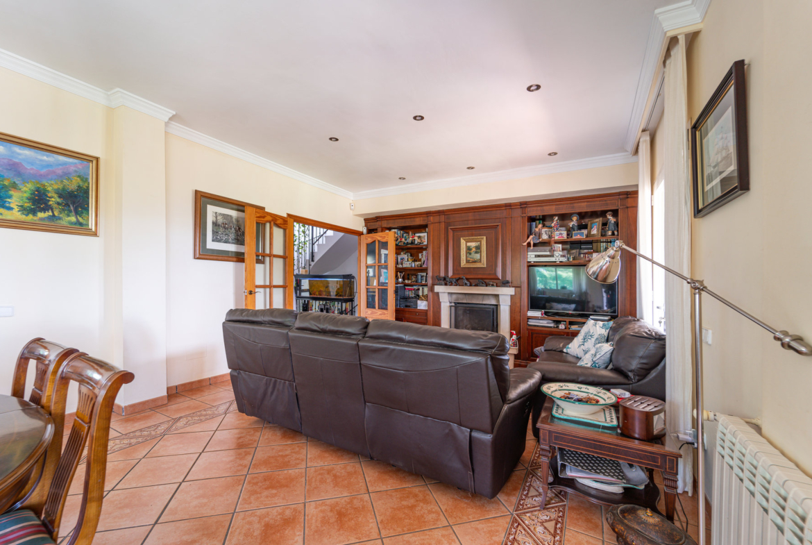 Casa de campo con vistas al mar en Colonia de Sant Jordi — 307 m², 5 dorm., piscina salada 52 m²