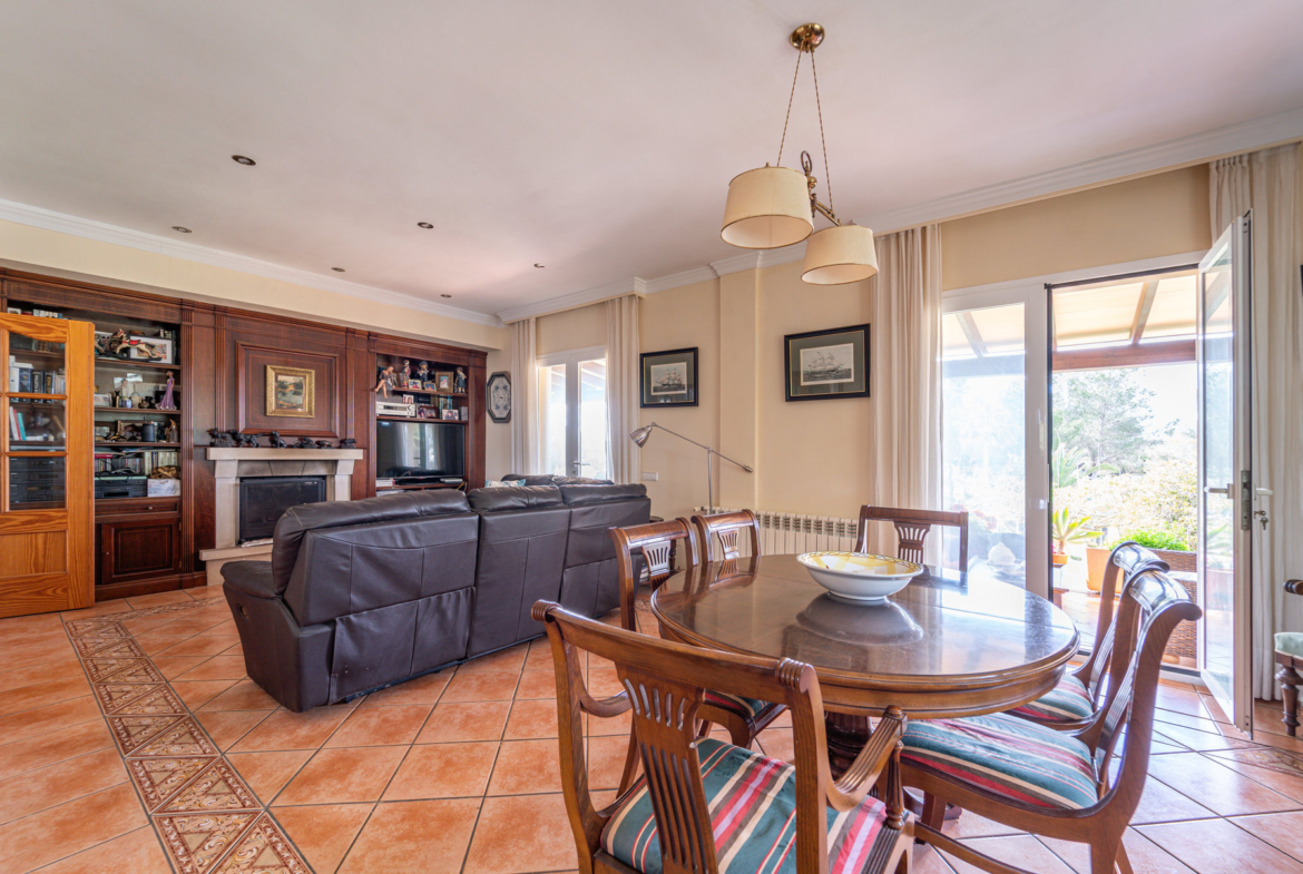 Casa de campo con vistas al mar en Colonia de Sant Jordi — 307 m², 5 dorm., piscina salada 52 m²