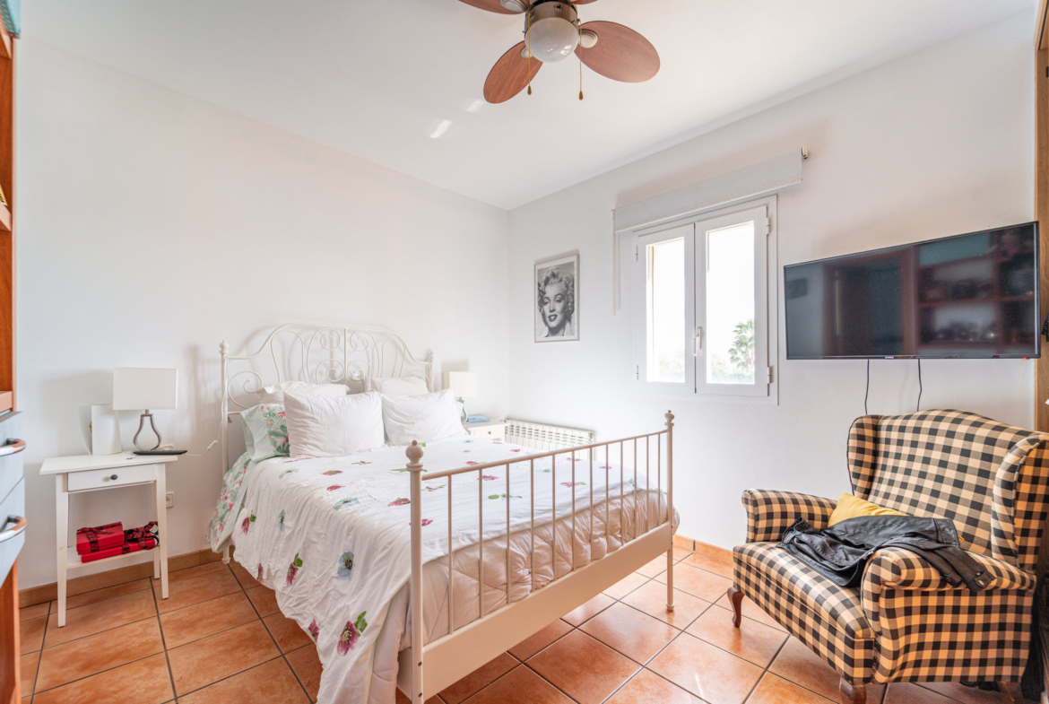 Casa de campo con vistas al mar en Colonia de Sant Jordi — 307 m², 5 dorm., piscina salada 52 m²