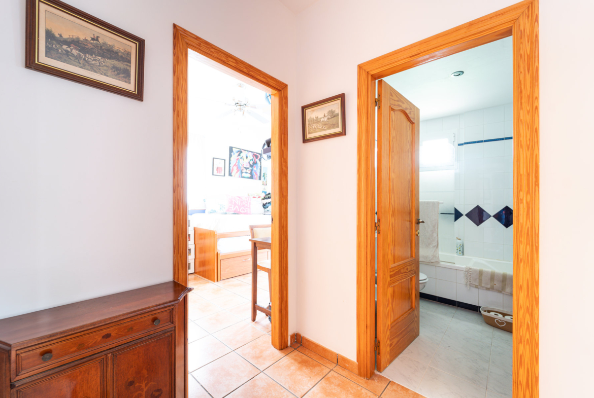 Casa de campo con vistas al mar en Colonia de Sant Jordi — 307 m², 5 dorm., piscina salada 52 m²