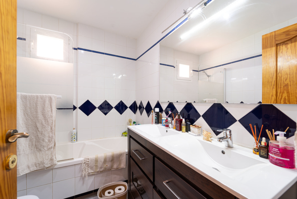 Casa de campo con vistas al mar en Colonia de Sant Jordi — 307 m², 5 dorm., piscina salada 52 m²