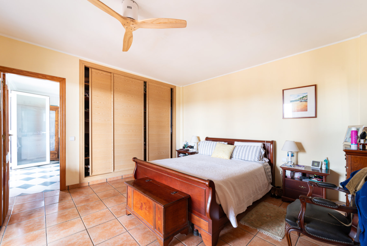 Casa de campo con vistas al mar en Colonia de Sant Jordi — 307 m², 5 dorm., piscina salada 52 m²