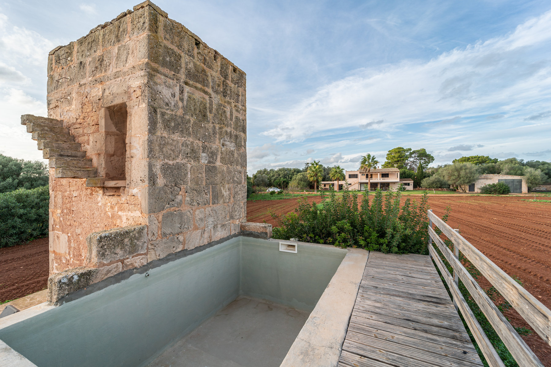 Finca con piscina en molino histórico junto a Ses Salines — 331 m², 15.100 m², año 2017