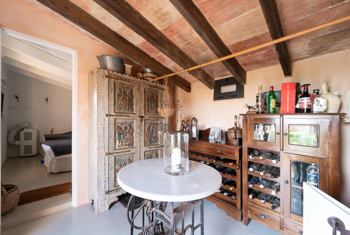 Finca con piscina en molino histórico junto a Ses Salines — 331 m², 15.100 m², año 2017