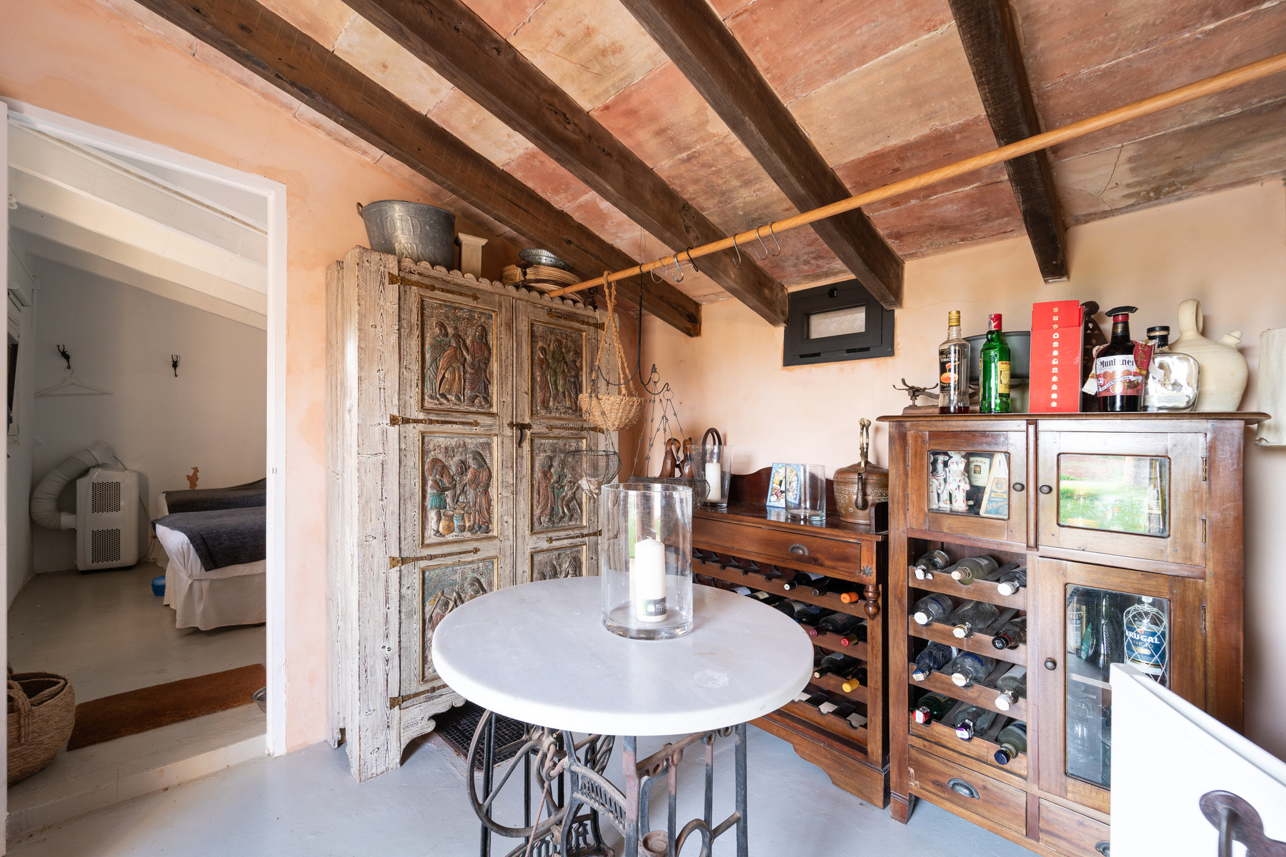 Finca con piscina en molino histórico junto a Ses Salines — 331 m², 15.100 m², año 2017