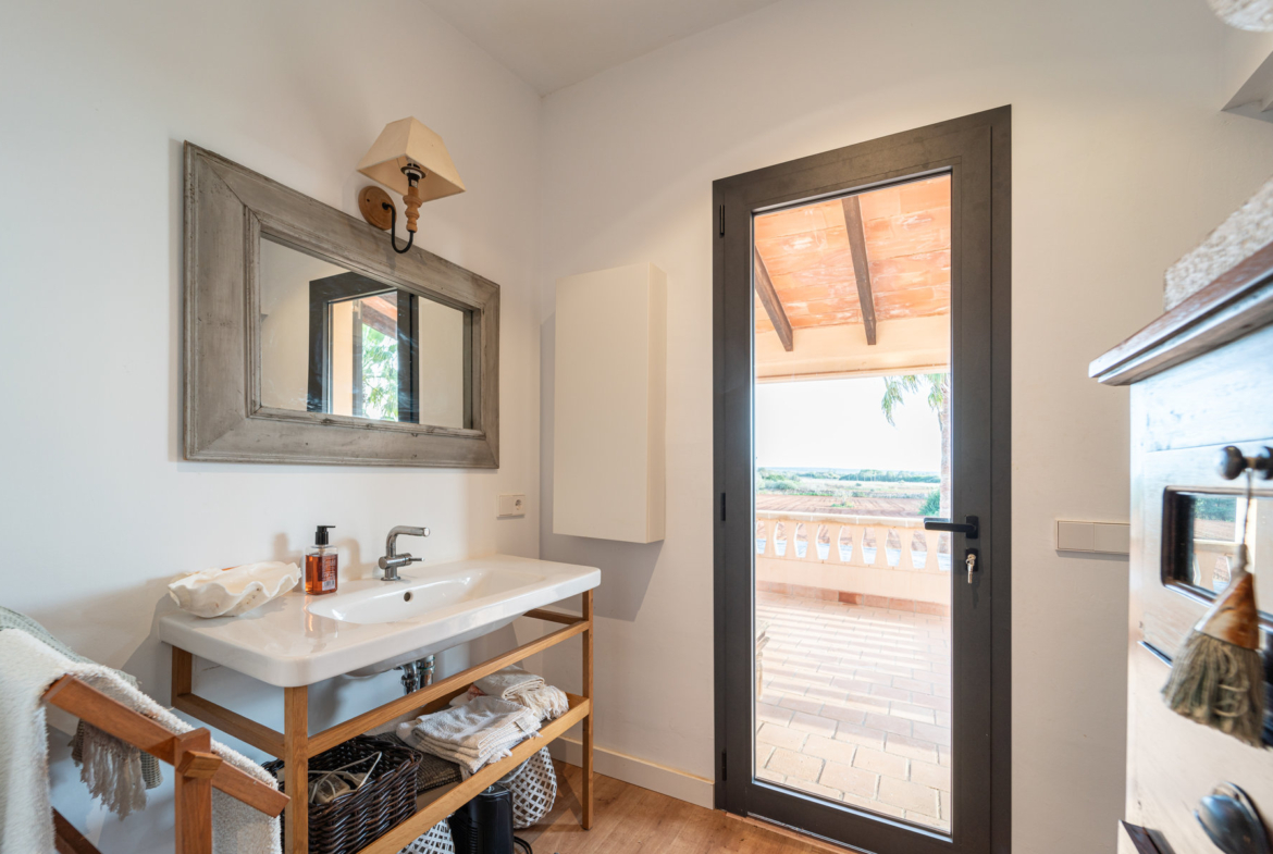 Finca con piscina en molino histórico junto a Ses Salines — 331 m², 15.100 m², año 2017