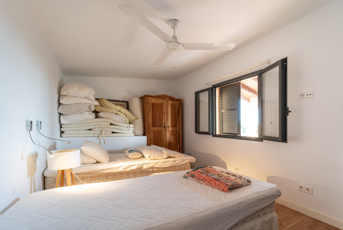 Finca con piscina en molino histórico junto a Ses Salines — 331 m², 15.100 m², año 2017
