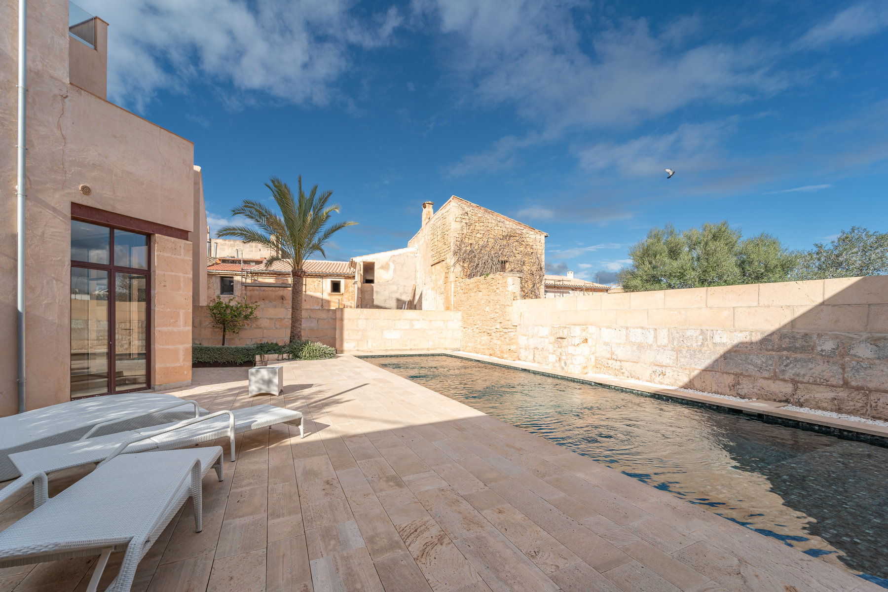 1440-Beautifil-town-house-for-sale-in-Ses-Salines-_LWP2406.jpg Casa de pueblo con piscina y vistas al mar en Ses Salines — 299 m², 5 suites, terraza solárium