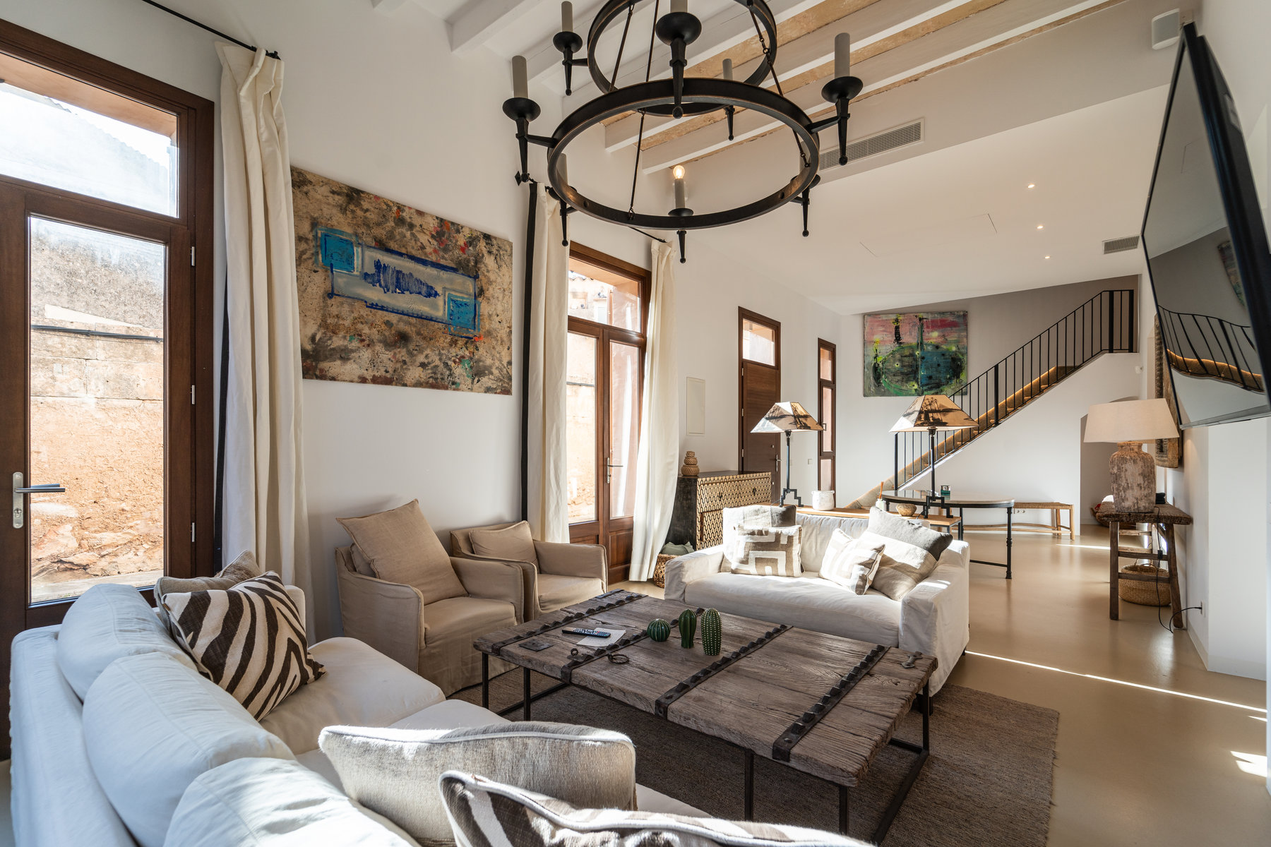 1440-Beautifil-town-house-for-sale-in-Ses-Salines-_LWP2438.jpg Casa de pueblo con piscina y vistas al mar en Ses Salines — 299 m², 5 suites, terraza solárium
