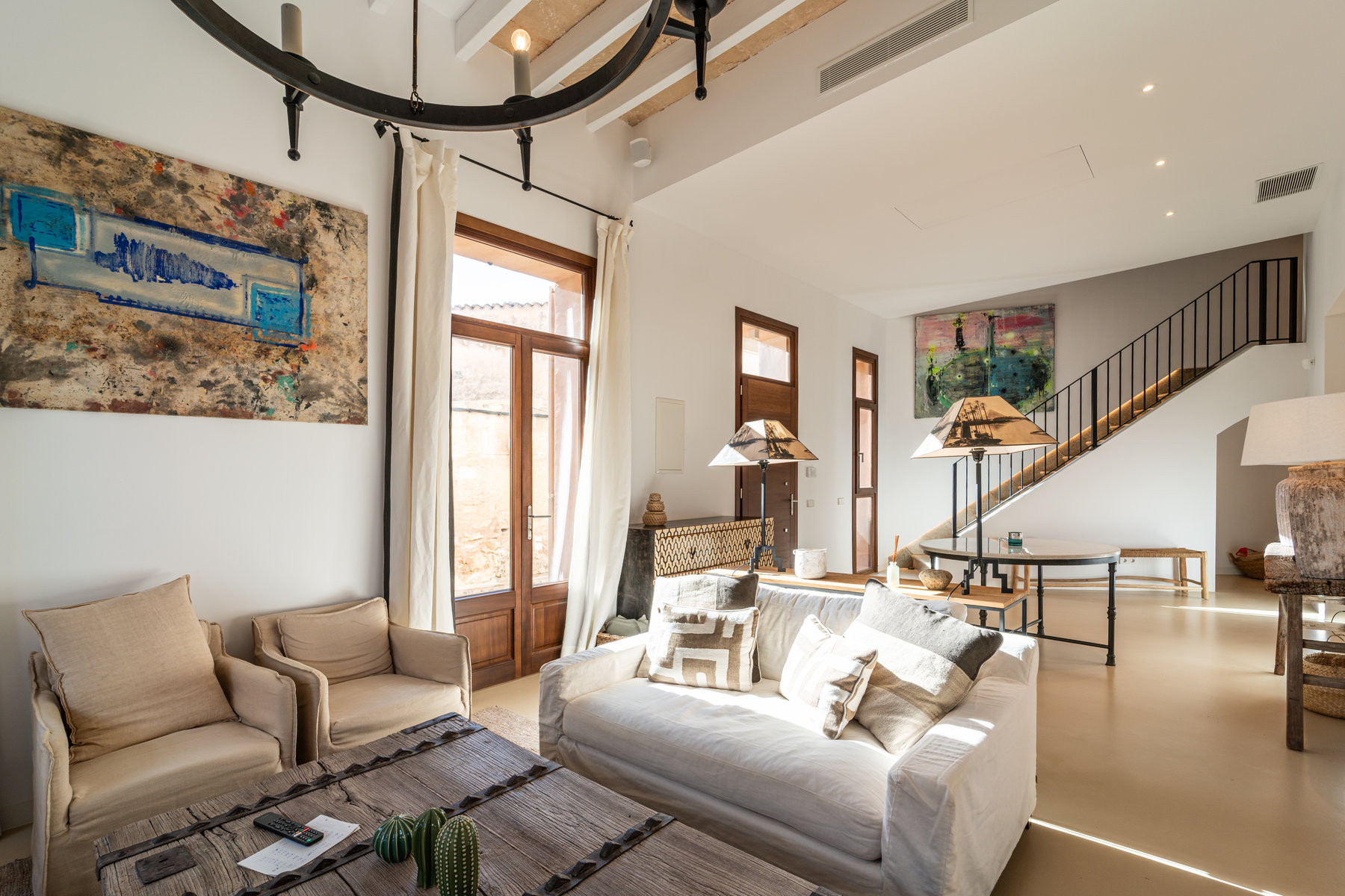 1440-Beautifil-town-house-for-sale-in-Ses-Salines-_LWP2443.jpg Casa de pueblo con piscina y vistas al mar en Ses Salines — 299 m², 5 suites, terraza solárium