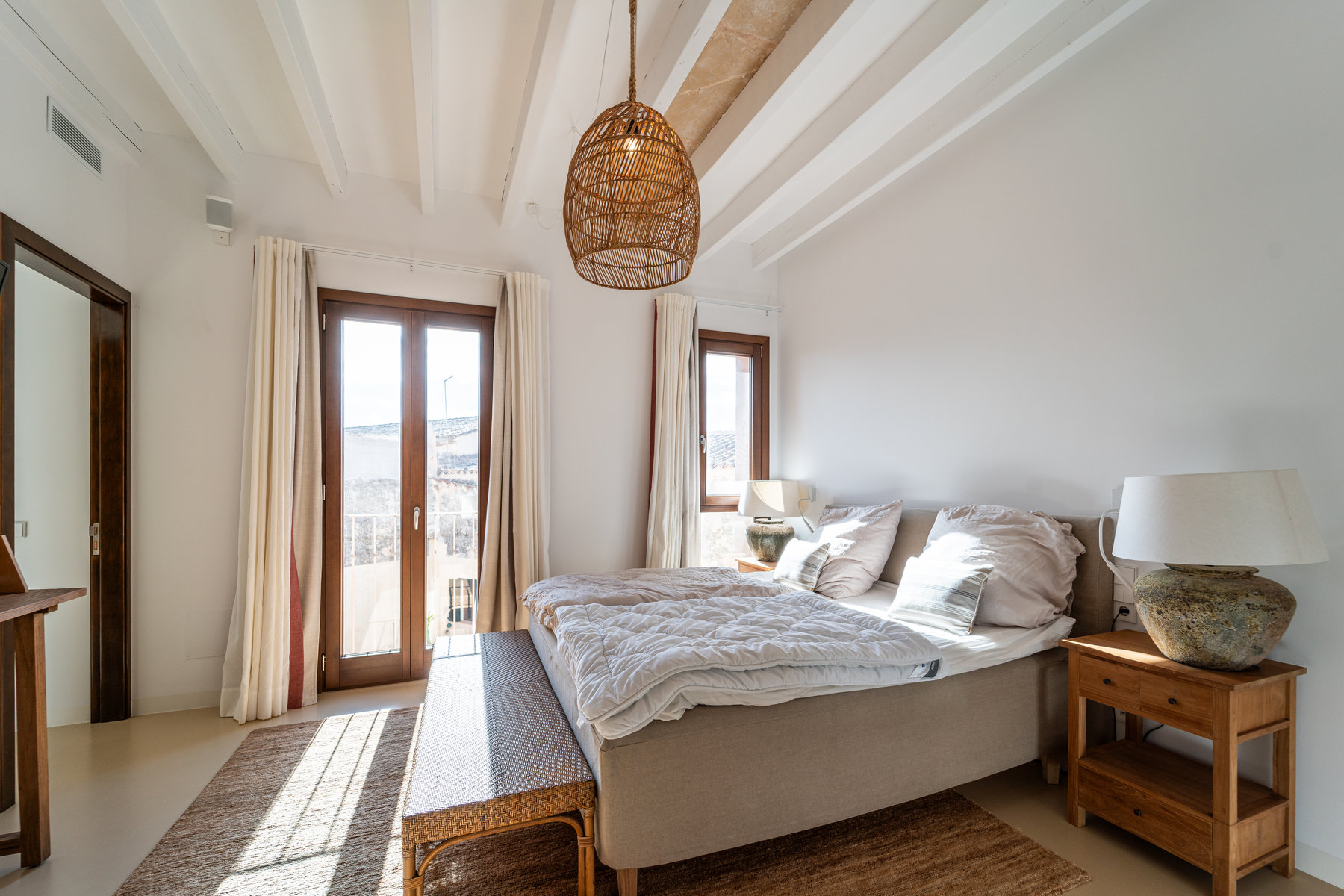 1440-Beautifil-town-house-for-sale-in-Ses-Salines-_LWP2464.jpg Casa de pueblo con piscina y vistas al mar en Ses Salines — 299 m², 5 suites, terraza solárium