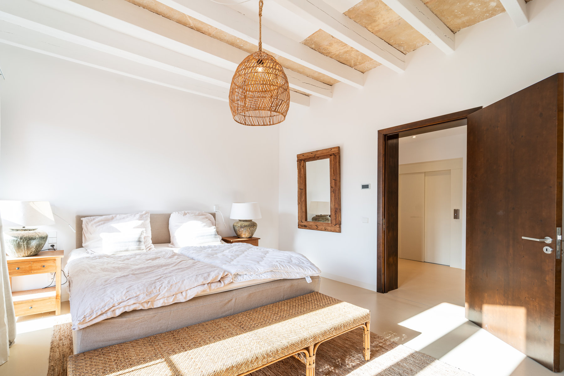 1440-Beautifil-town-house-for-sale-in-Ses-Salines-_LWP2469.jpg Casa de pueblo con piscina y vistas al mar en Ses Salines — 299 m², 5 suites, terraza solárium