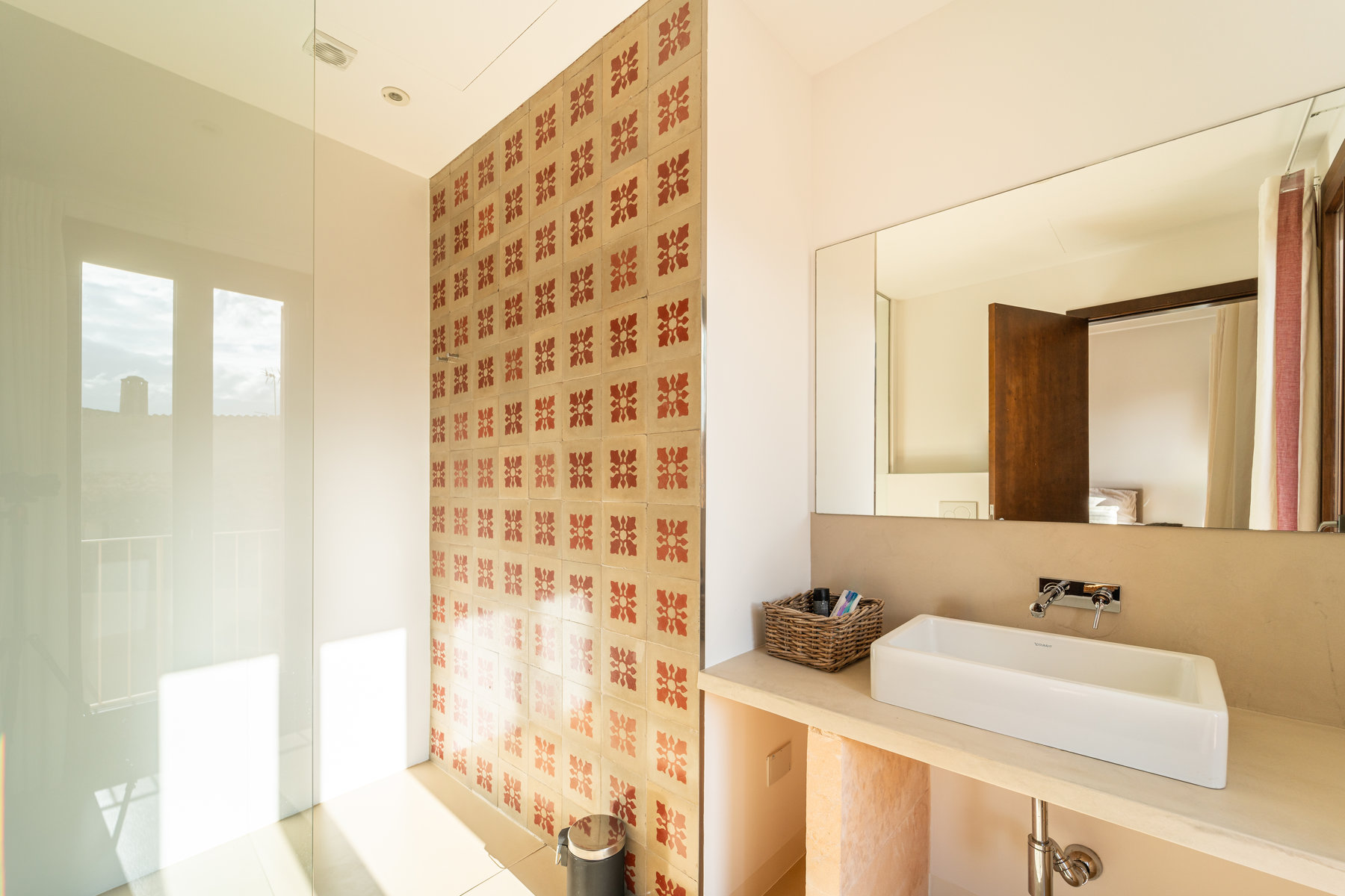 1440-Beautifil-town-house-for-sale-in-Ses-Salines-_LWP2470-Editar.jpg Casa de pueblo con piscina y vistas al mar en Ses Salines — 299 m², 5 suites, terraza solárium