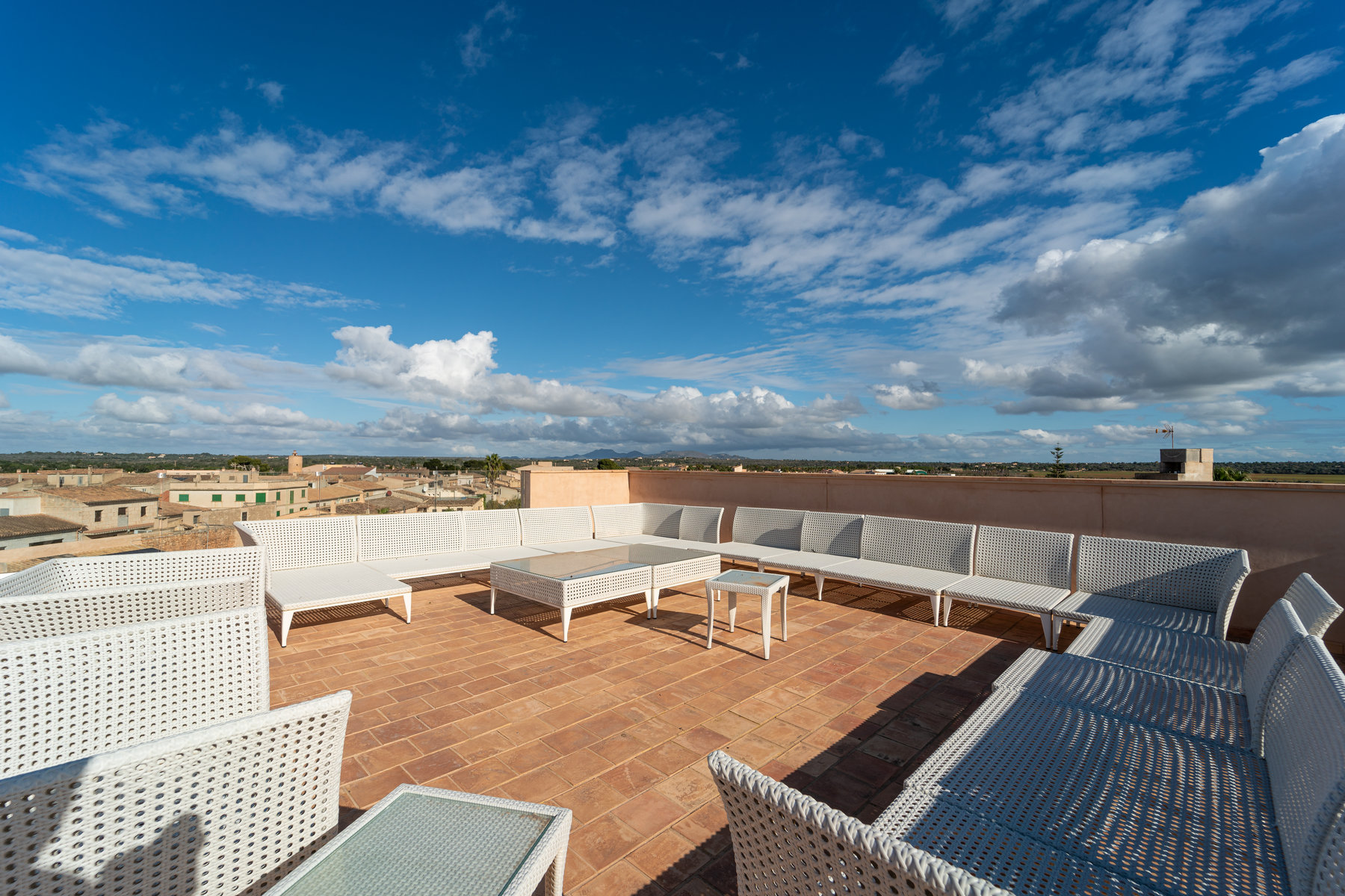 1440-Beautifil-town-house-for-sale-in-Ses-Salines-_LWP2481.jpg Casa de pueblo con piscina y vistas al mar en Ses Salines — 299 m², 5 suites, terraza solárium