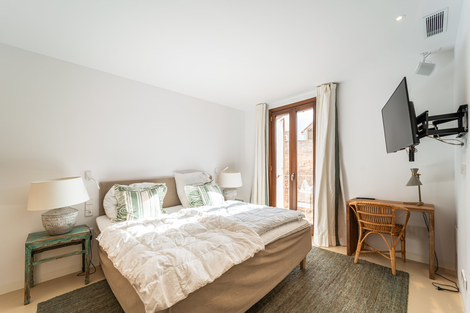 1440-Beautifil-town-house-for-sale-in-Ses-Salines-_LWP2506.jpg Casa de pueblo con piscina y vistas al mar en Ses Salines — 299 m², 5 suites, terraza solárium