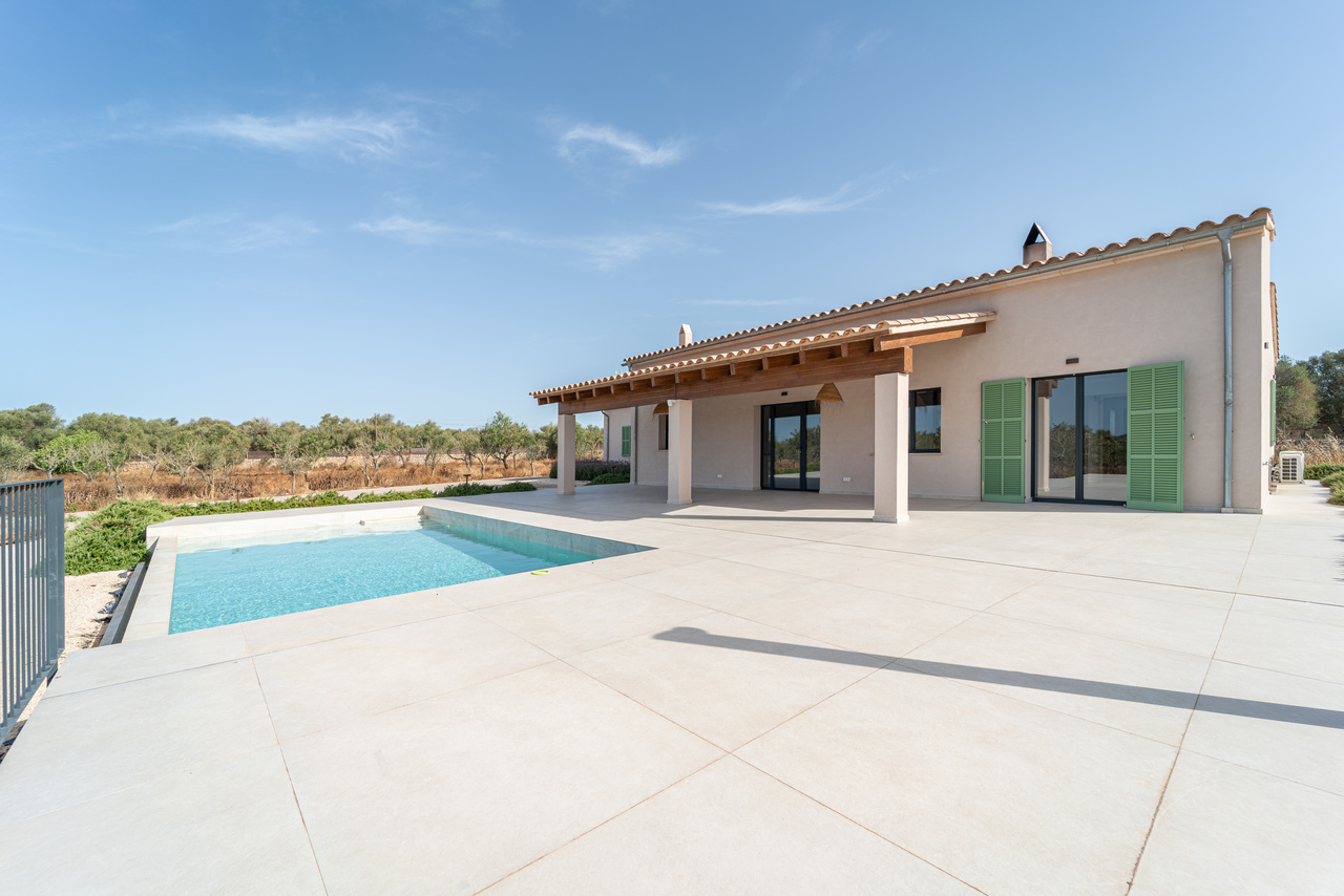 Country House with Pool for Rent in Ses Salines