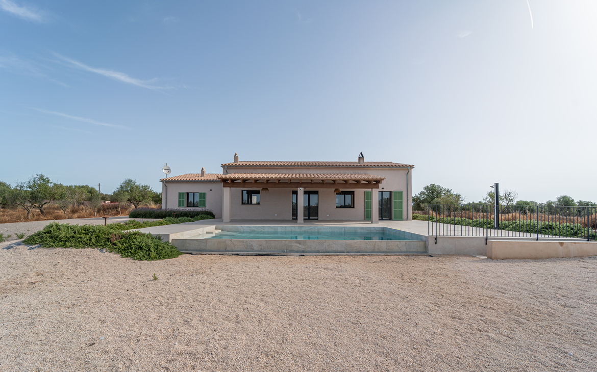 Country House with Pool for Rent in Ses Salines