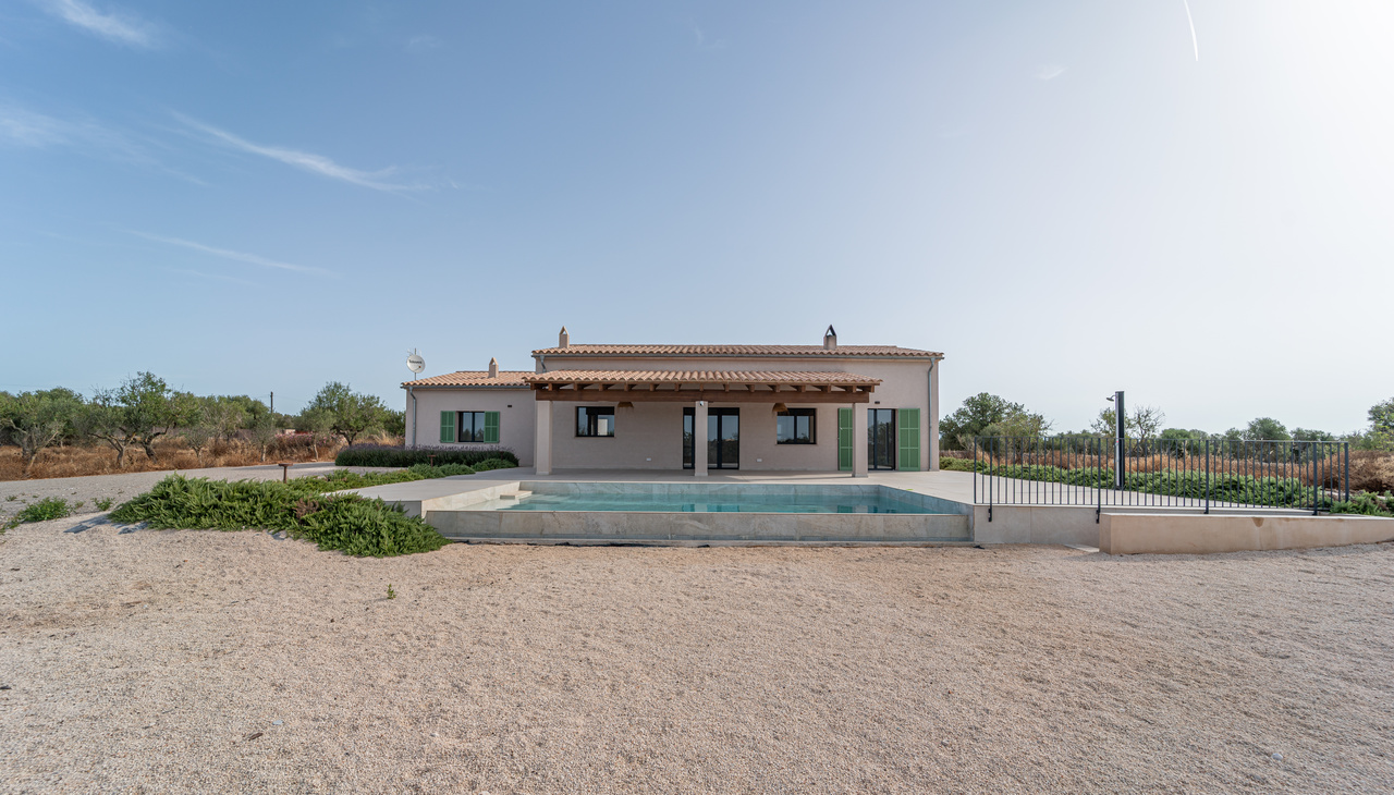 Country House with Pool for Rent in Ses Salines