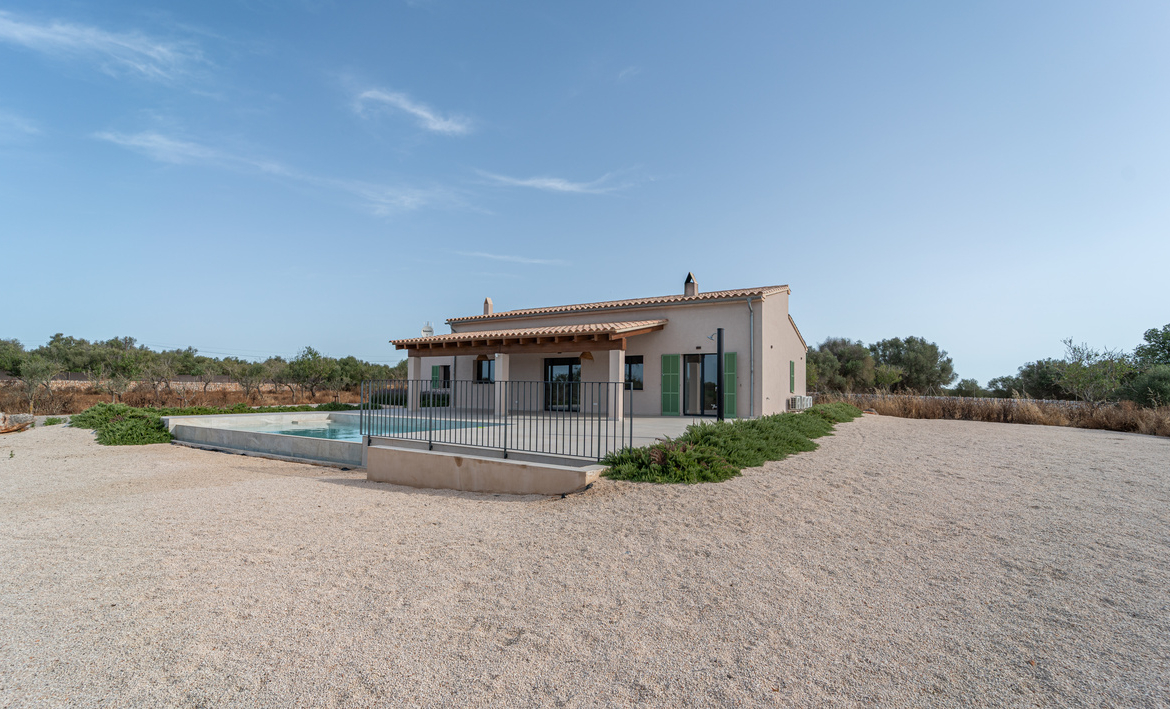 Country House with Pool for Rent in Ses Salines