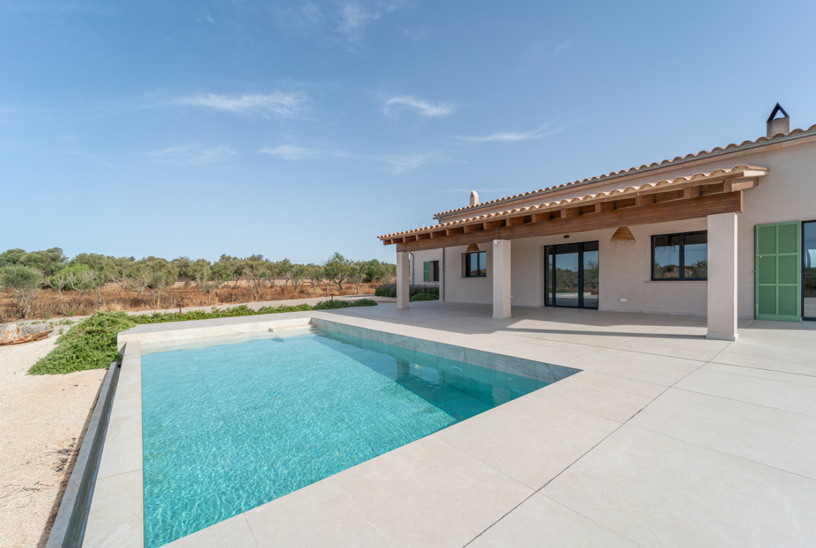 Country House with Pool for Rent in Ses Salines
