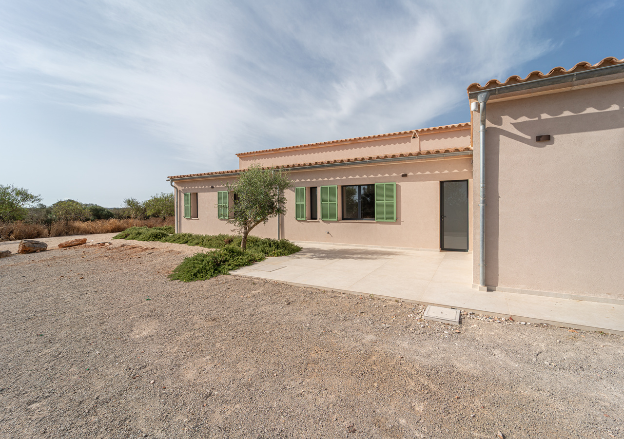 Country House with Pool for Rent in Ses Salines