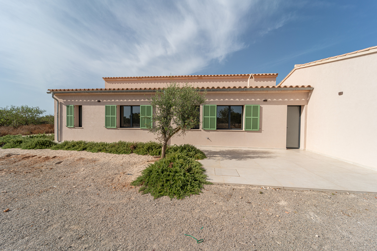 Country House with Pool for Rent in Ses Salines