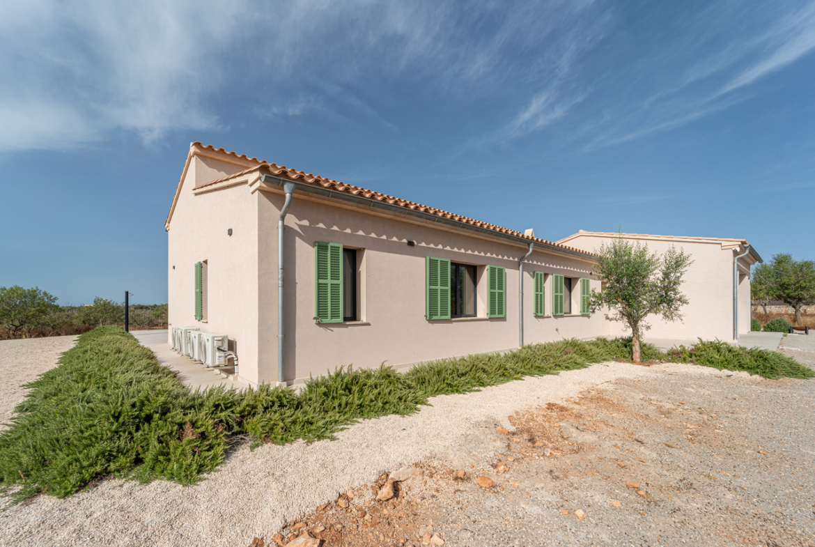 Country House with Pool for Rent in Ses Salines