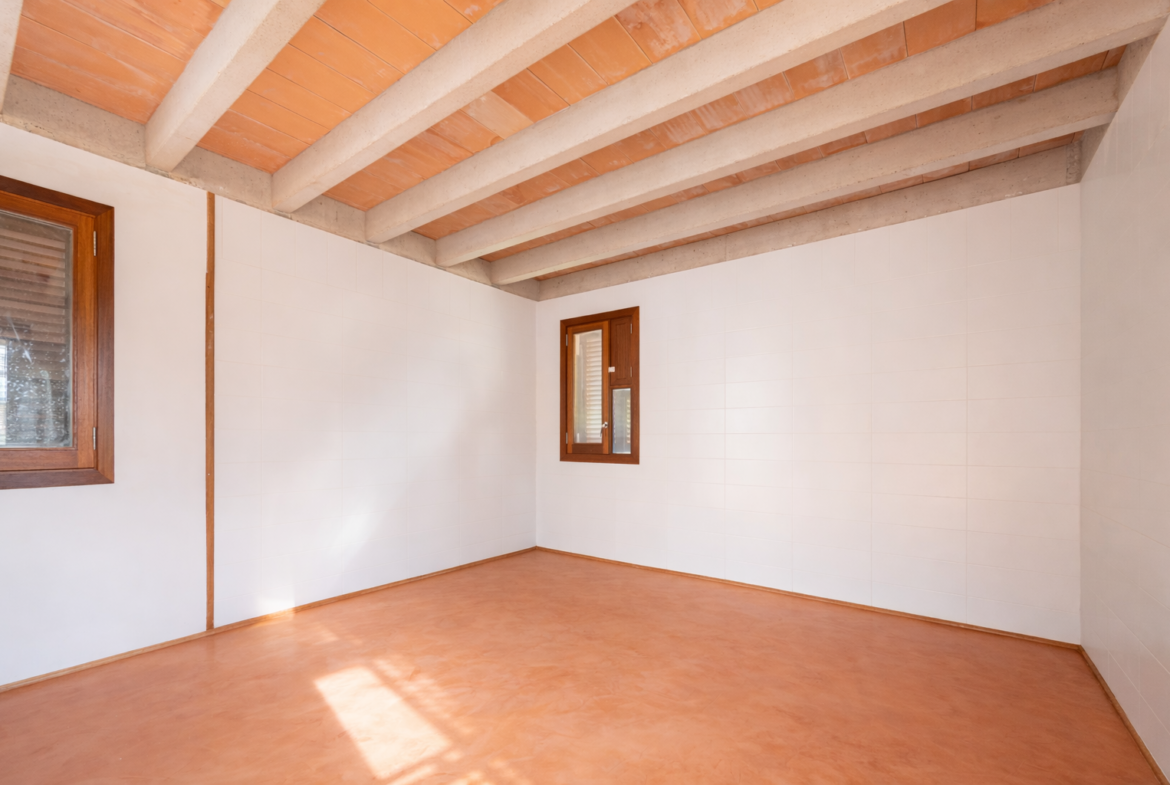 Casa de campo inacabada con parcela de 20.900 m² junto a Ses Salines