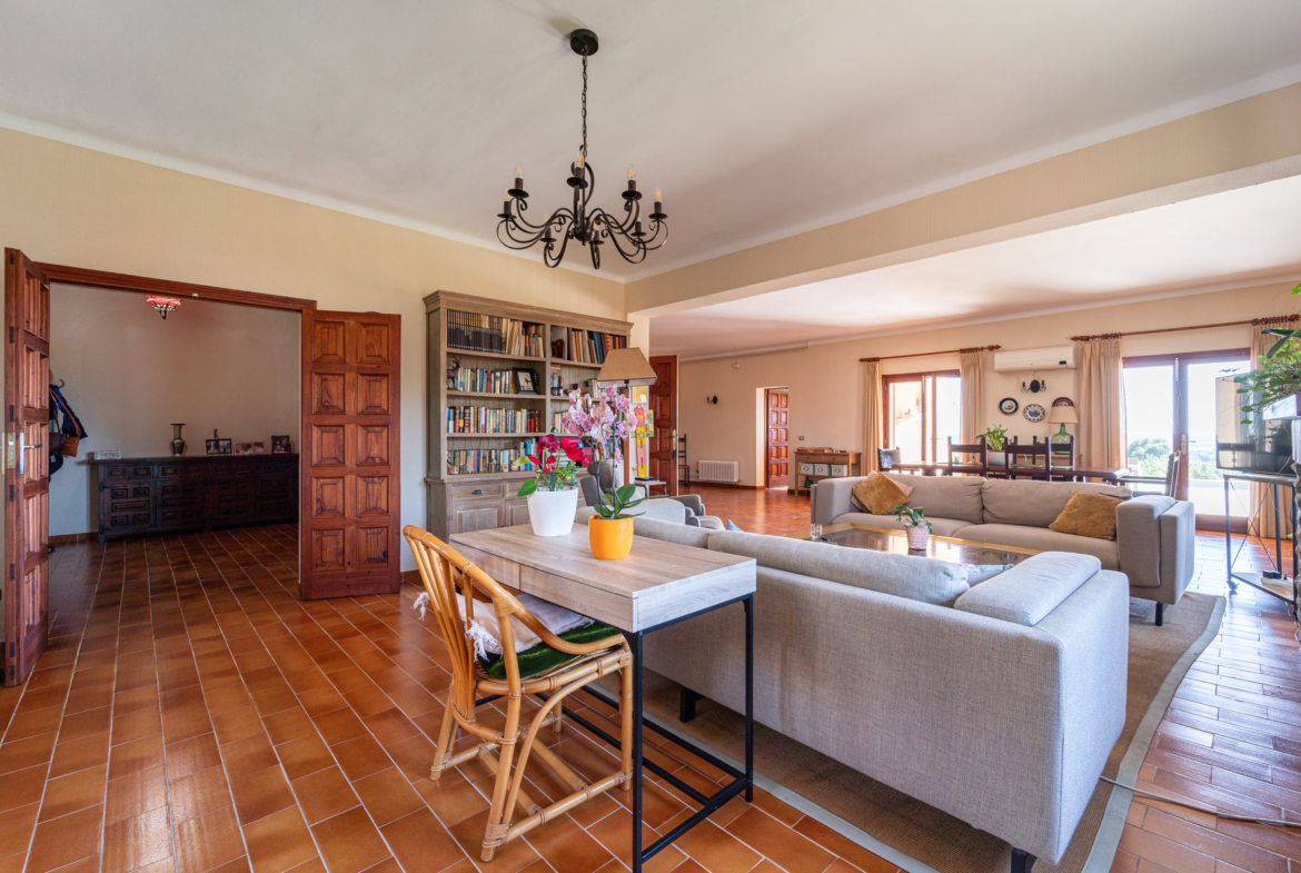 Casa con vistas al mar en Ses Salines: 418 m², 7 hab. y piscina