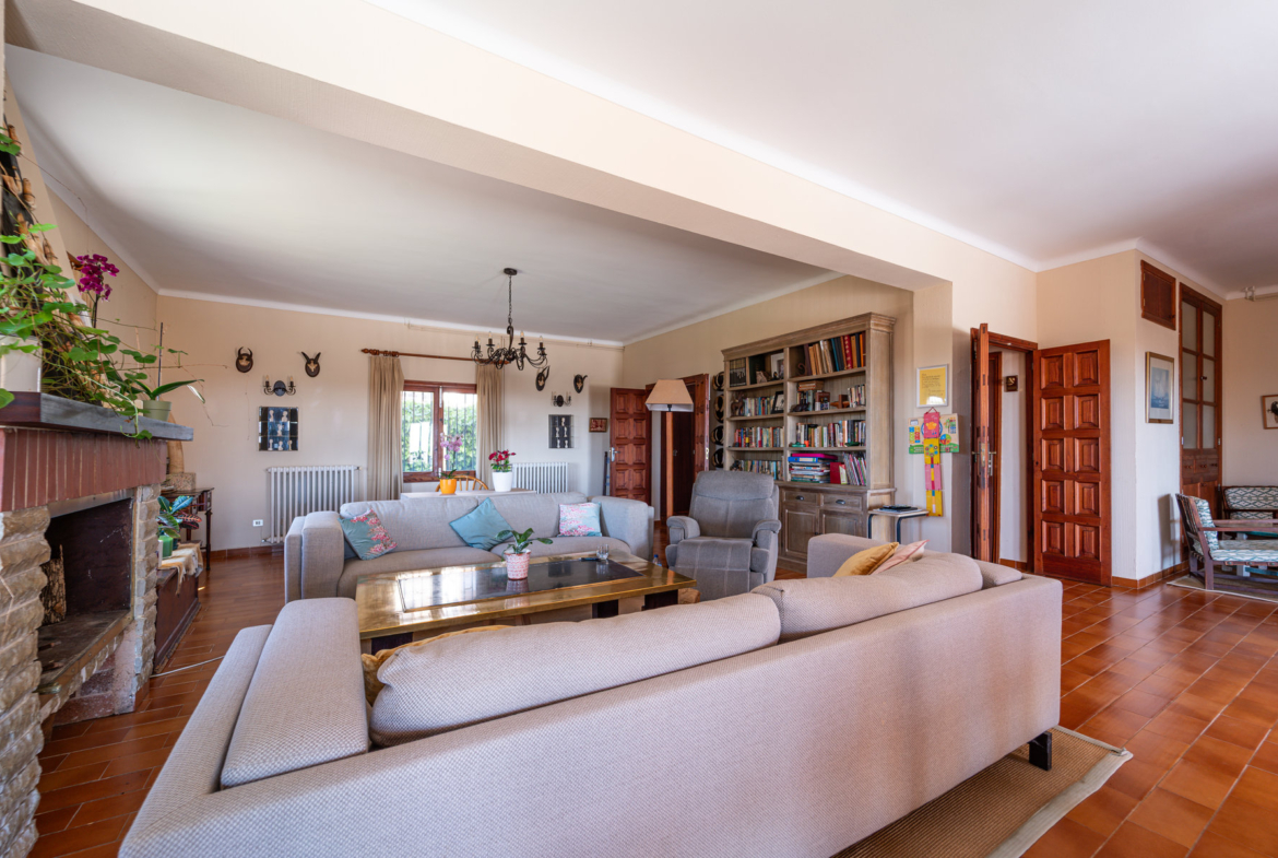 Casa con vistas al mar en Ses Salines: 418 m², 7 hab. y piscina