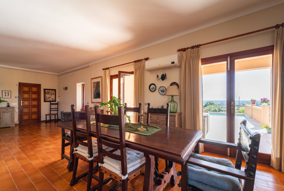 Casa con vistas al mar en Ses Salines: 418 m², 7 hab. y piscina