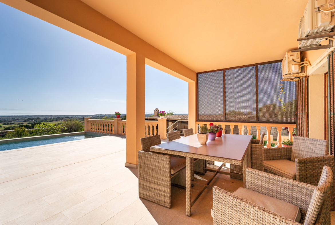 Casa con vistas al mar en Ses Salines: 418 m², 7 hab. y piscina