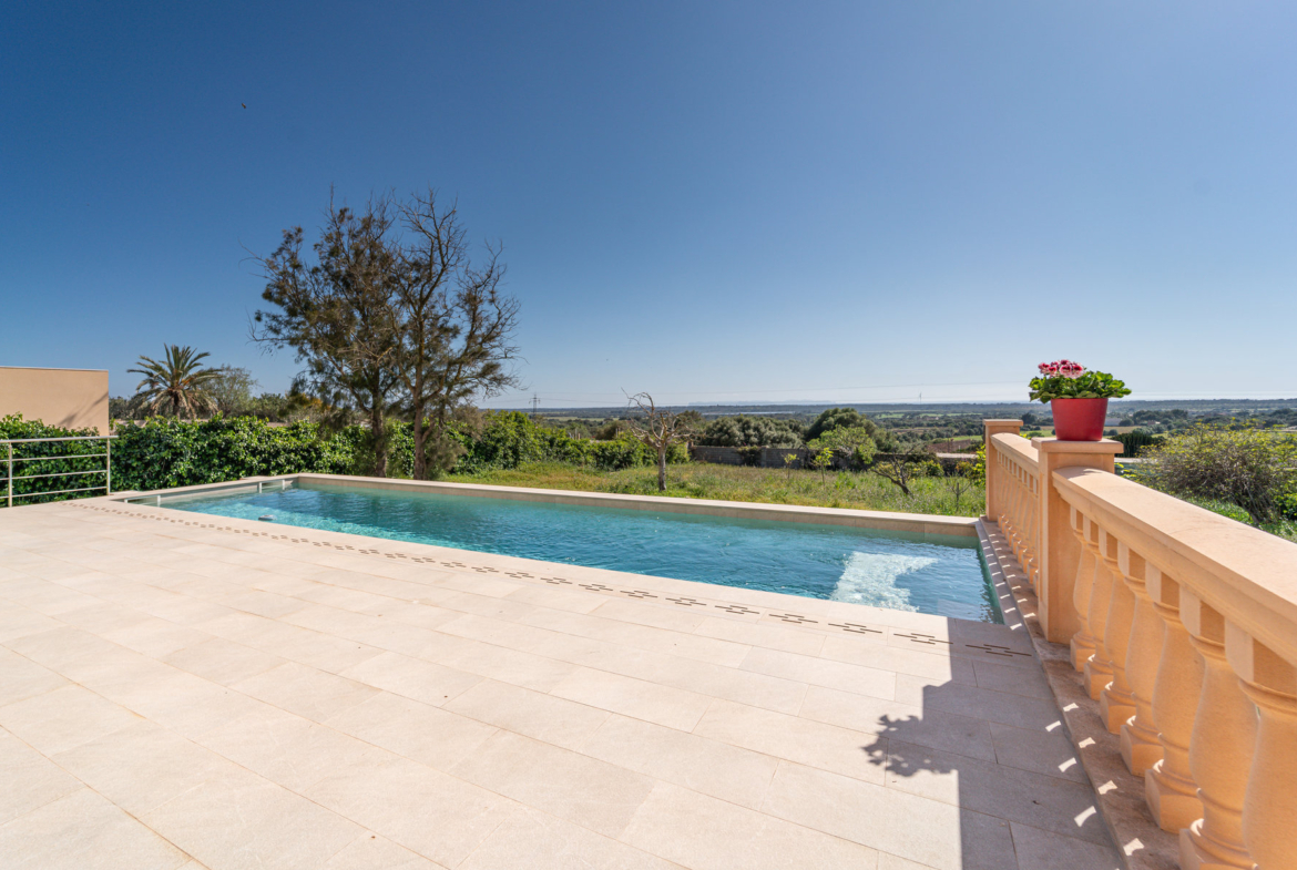 Casa con vistas al mar en Ses Salines: 418 m², 7 hab. y piscina