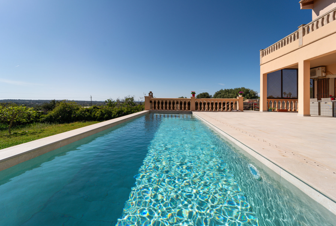 Casa con vistas al mar en Ses Salines: 418 m², 7 hab. y piscina