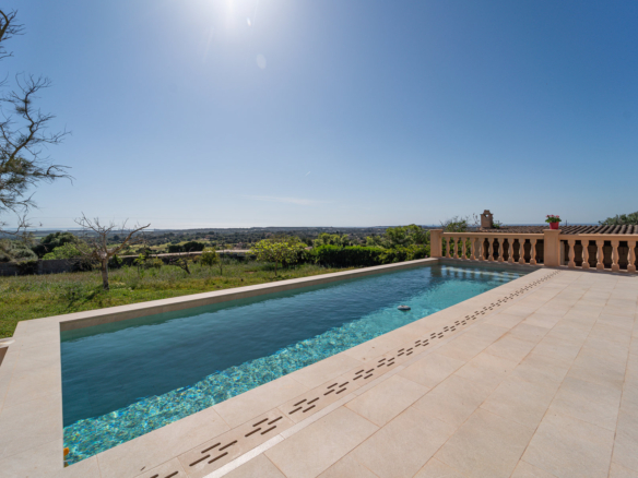 Casa con vistas al mar en Ses Salines: 418 m², 7 hab. y piscina
