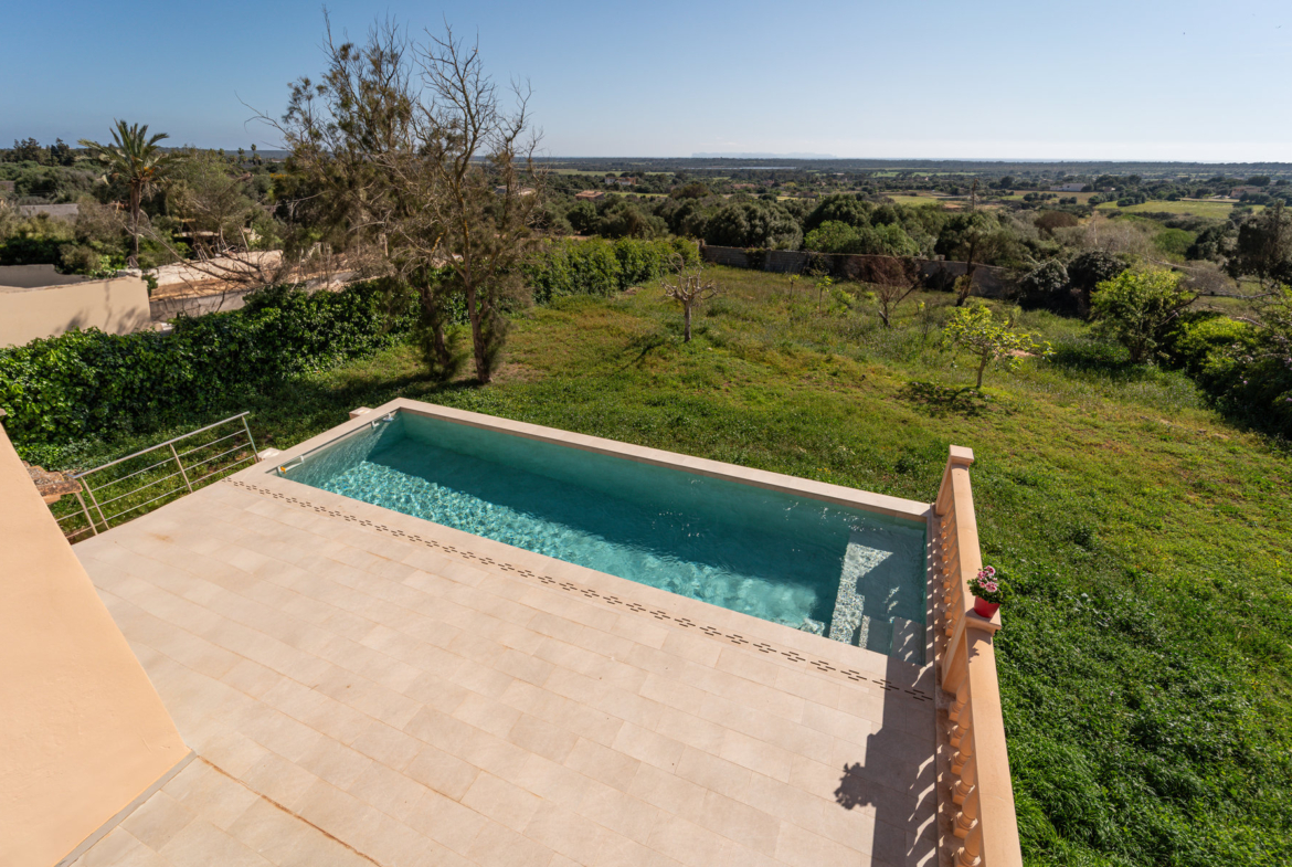 Casa con vistas al mar en Ses Salines: 418 m², 7 hab. y piscina