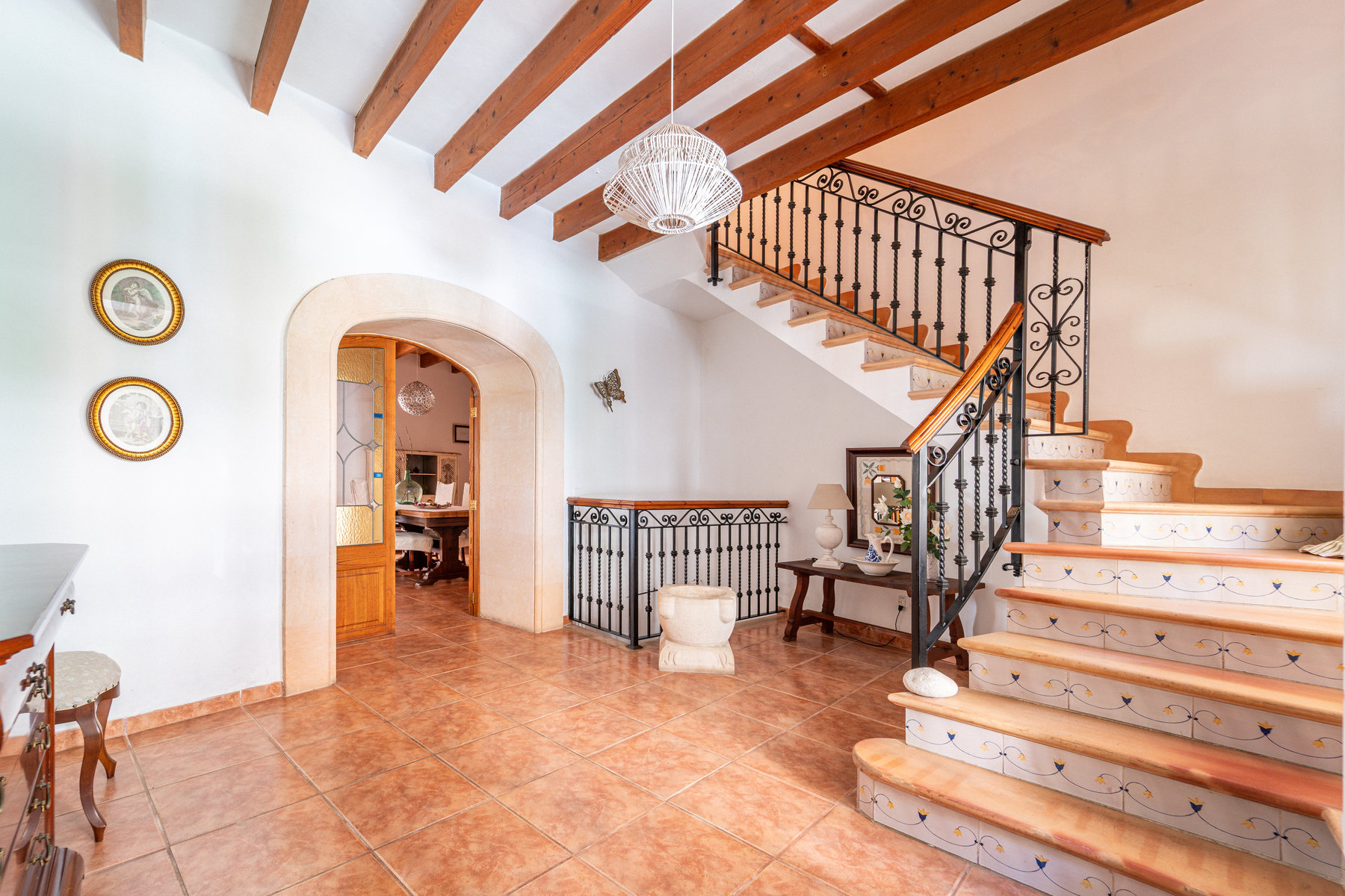 1483-Charming-town-house-to-rent-in-Campos-with-terrace-01.jpg Casa mallorquina en alquiler en Campos con patio y terraza soleada