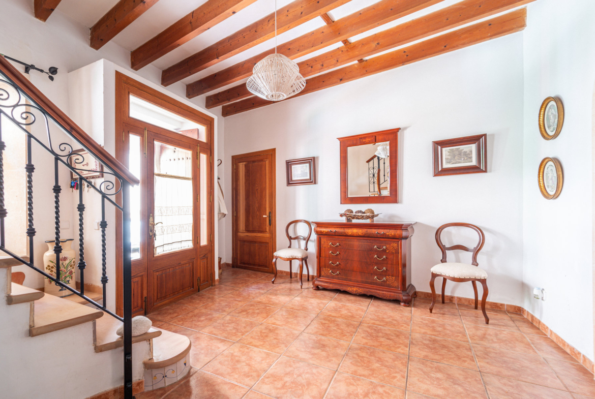 Casa mallorquina en alquiler en Campos con patio y terraza soleada
