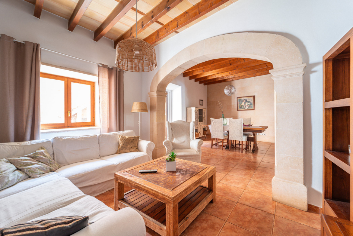 Casa mallorquina en alquiler en Campos con patio y terraza soleada