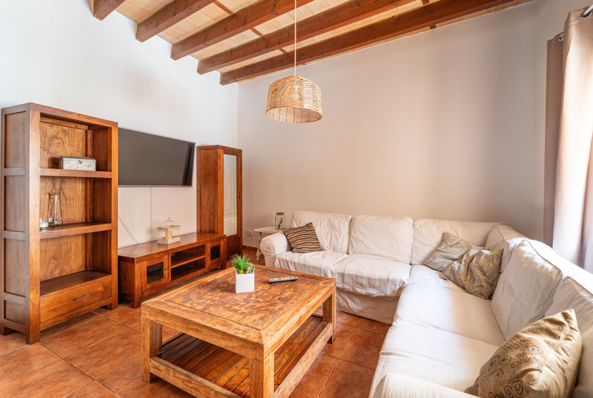 Casa mallorquina en alquiler en Campos con patio y terraza soleada