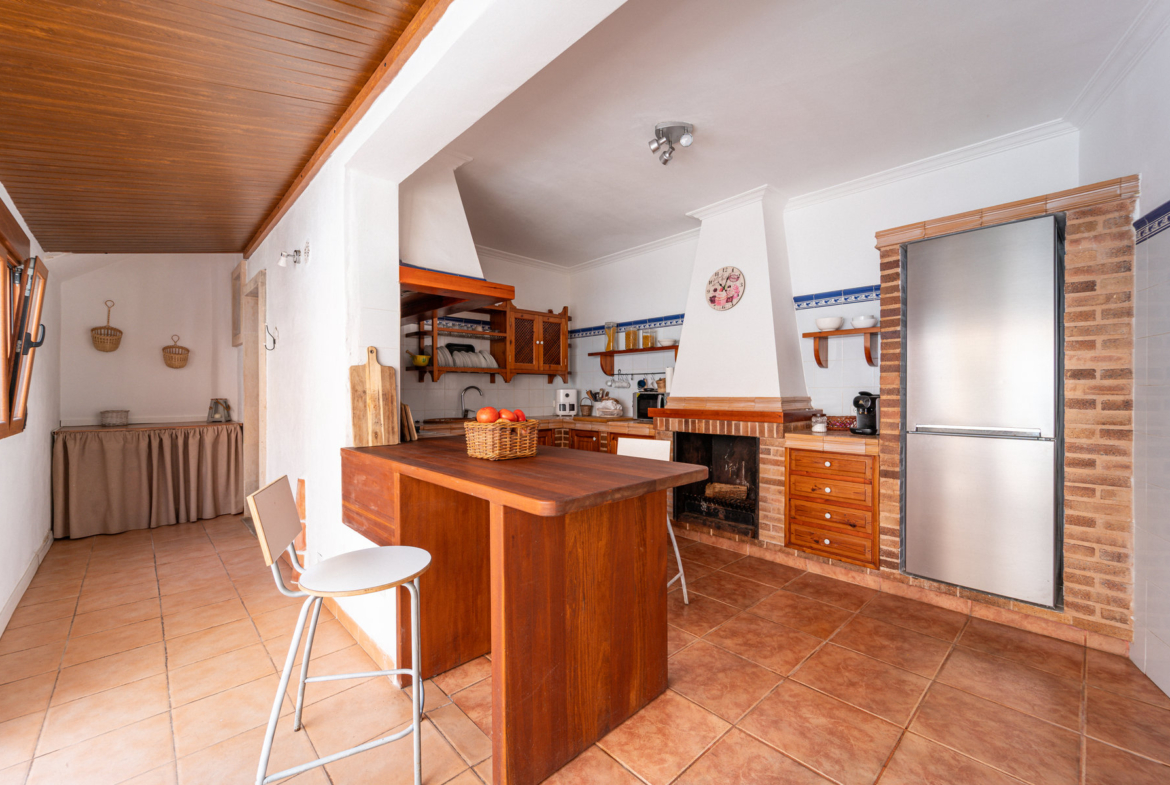 Casa mallorquina en alquiler en Campos con patio y terraza soleada