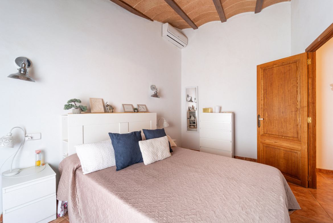 Casa mallorquina en alquiler en Campos con patio y terraza soleada