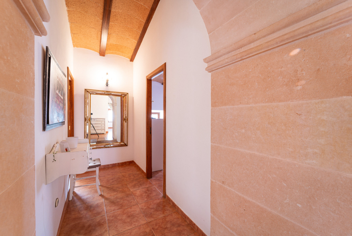 Casa mallorquina en alquiler en Campos con patio y terraza soleada