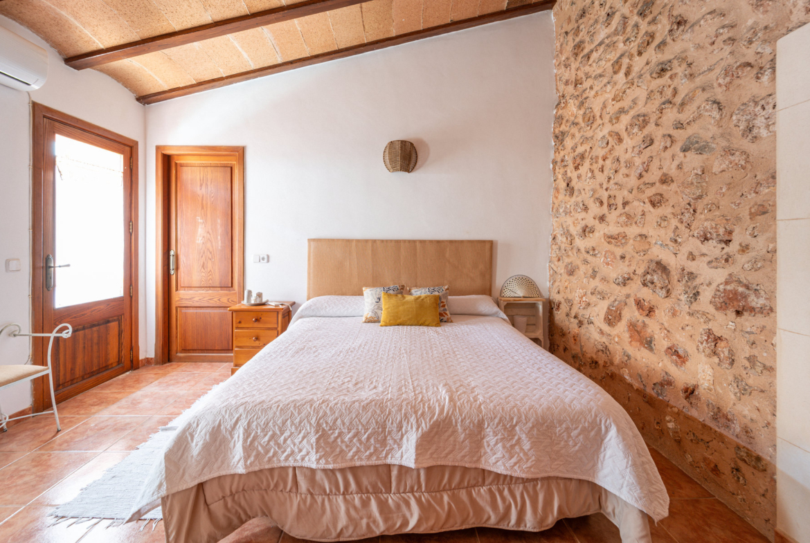 Casa mallorquina en alquiler en Campos con patio y terraza soleada