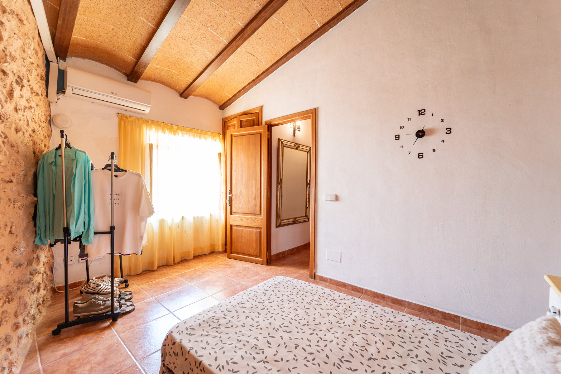 1483-Charming-town-house-to-rent-in-Campos-with-terrace-33.jpg Casa mallorquina en alquiler en Campos con patio y terraza soleada