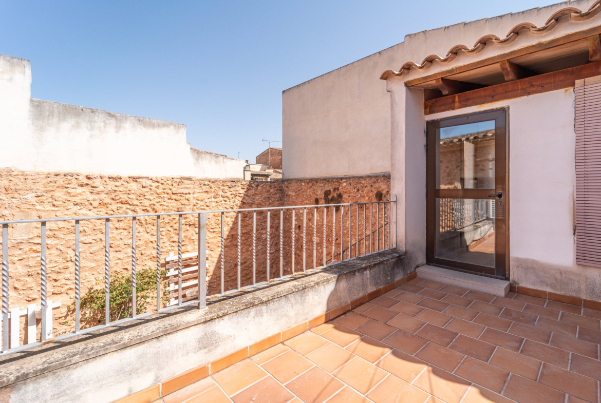 Casa mallorquina en alquiler en Campos con patio y terraza soleada