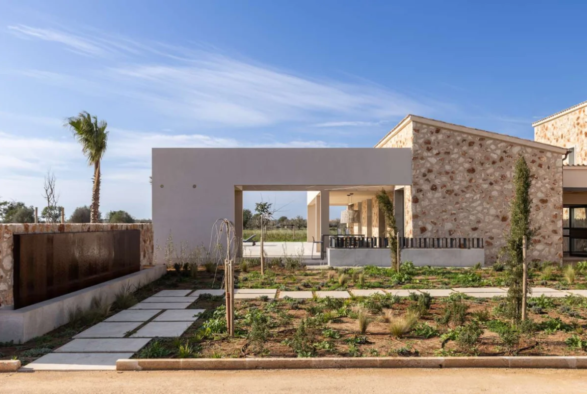 Finca de lujo nueva construcción en Santanyí: diseño minimalista y piedra natural