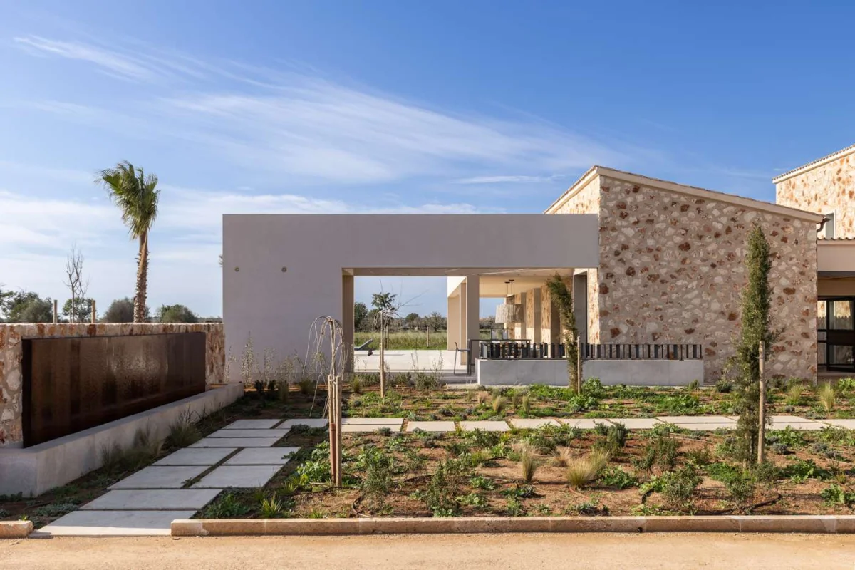 Finca de lujo nueva construcción en Santanyí: diseño minimalista y piedra natural