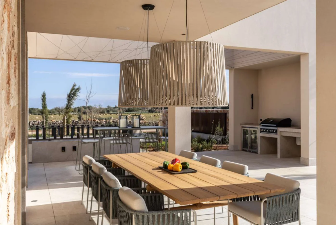 Finca de lujo nueva construcción en Santanyí: diseño minimalista y piedra natural